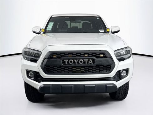 Used 2022 Toyota Tacoma TRD Off-Road AWD/4WD image 8