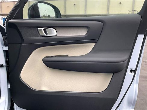 New 2026 Volvo XC40 B5 Plus w/ Protection Package Premier image 30