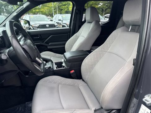Used 2025 Toyota Tacoma SR5 w/ SR5 Upgrade Package AWD/4WD image 15