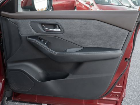 Used 2023 Nissan Rogue SV image 28