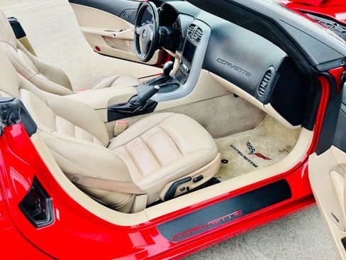 Used 2006 Chevrolet Corvette Convertible w/ Preferred Equipment Group RWD image 25