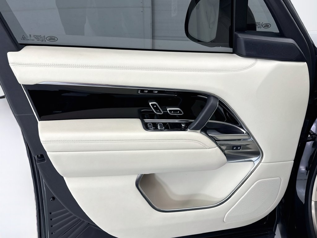 Used 2025 Land Rover Range Rover SE AWD/4WD image 23
