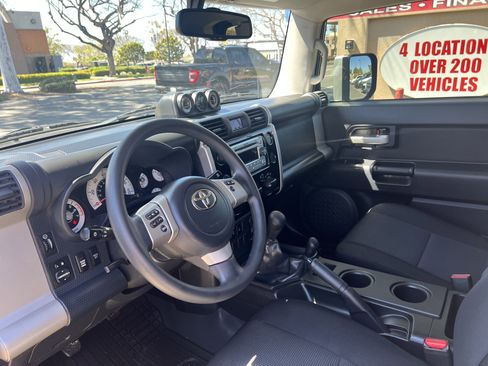 Used 2013 Toyota FJ Cruiser 4WD image 13