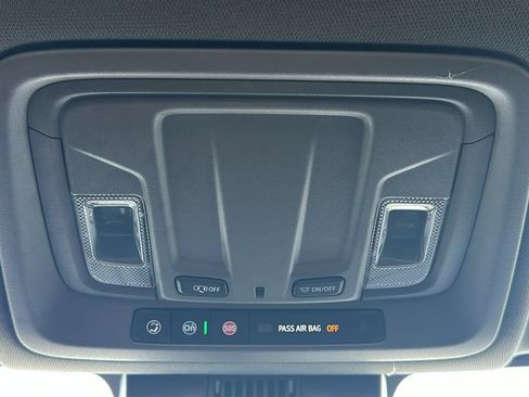 Used 2025 Chevrolet Silverado 1500 LT RWD image 30