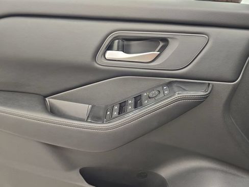 Used 2025 Nissan Rogue SV AWD/4WD image 32
