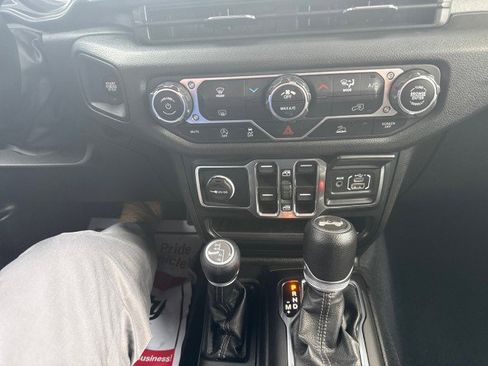 Used 2024 Jeep Wrangler Sport S image 17