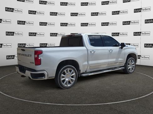 Used 2024 Chevrolet Silverado 1500 High Country w/ High Country Premium Package AWD/4WD image 5