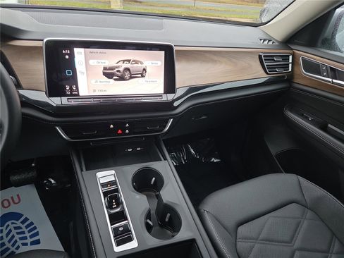 Certified 2025 Volkswagen Atlas SE image 15