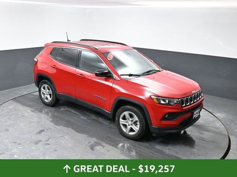 Used 2024 Jeep Compass Latitude image 43