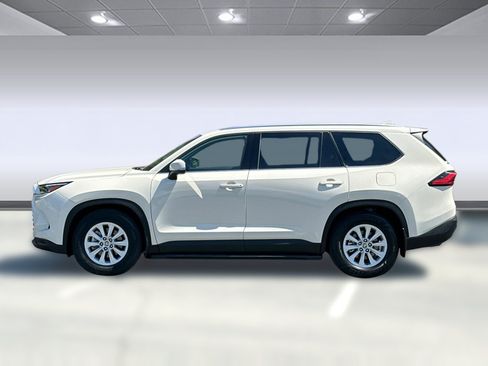 Used 2024 Toyota Grand Highlander AWD Hybrid image 2