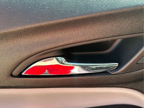 Used 2020 Chevrolet Equinox LT image 22