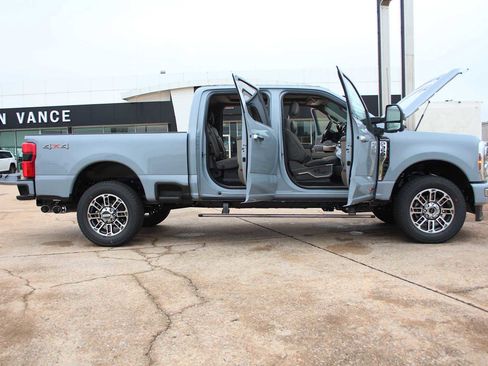New 2026 Ford F350 Platinum w/ Platinum Plus Package image 37