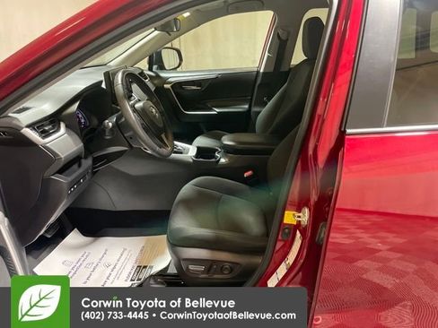 Used 2021 Toyota RAV4 XLE image 9