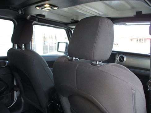 Used 2023 Jeep Wrangler Sahara image 24