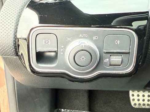 Used 2023 Mercedes-Benz CLA 250 image 12