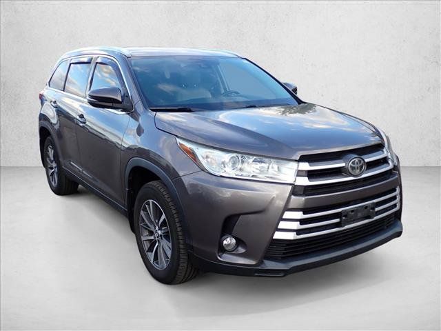 Used 2019 Toyota Highlander XLE AWD/4WD image 6