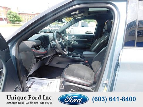 Used 2025 Ford Explorer ST AWD/4WD image 12