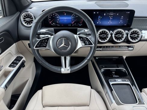 Used 2025 Mercedes-Benz GLB 250 4MATIC w/ Winter Package image 7