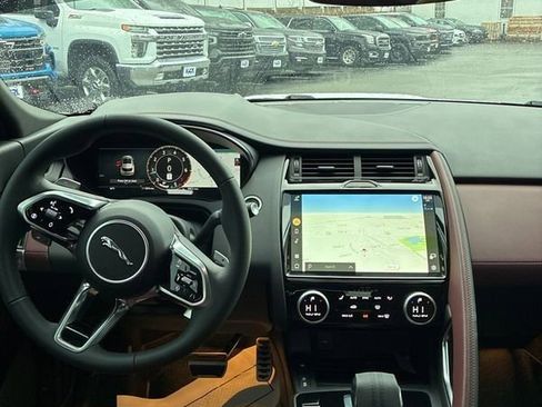 Used 2024 Jaguar E-PACE R-Dynamic SE image 5