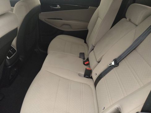 Used 2019 Kia Sorento FWD V6 image 18