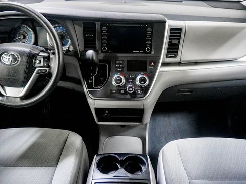 Used 2019 Toyota Sienna LE FWD image 23