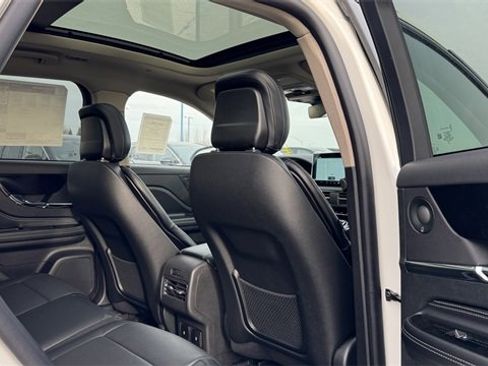 New 2026 Lincoln Corsair Reserve image 13