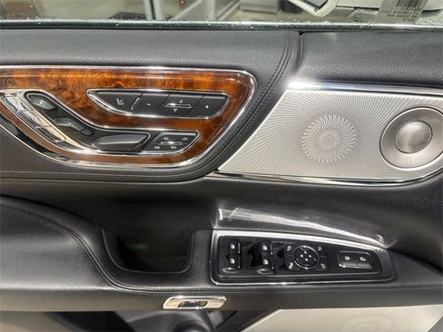 Used 2017 Lincoln Continental Reserve w/ Luxury Package image 25