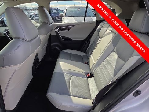 Used 2020 Toyota RAV4 Limited image 10