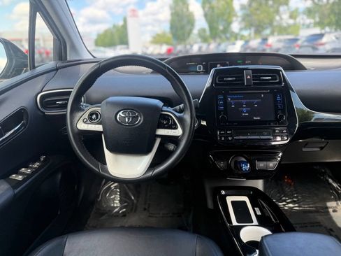 Used 2016 Toyota Prius Three Touring FWD image 19