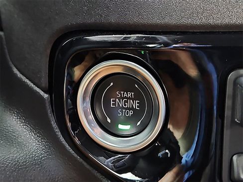 Used 2025 GMC Sierra 1500 Elevation image 27