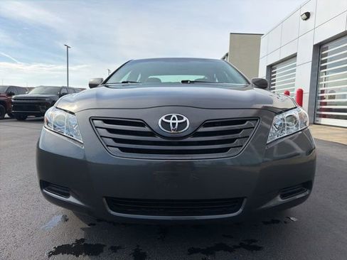 Used 2009 Toyota Camry LE FWD image 2