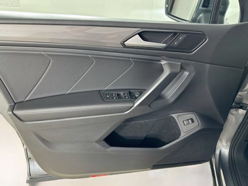 Used 2023 Volkswagen Tiguan SE FWD image 16