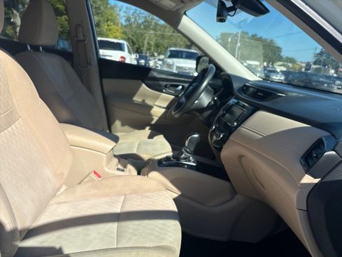 Used 2019 Nissan Rogue SV image 13