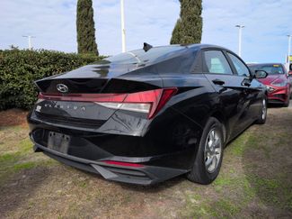 Used 2023 Hyundai Elantra SE video 2