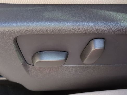 Used 2022 Buick Envision Essence w/ Safety Package image 19