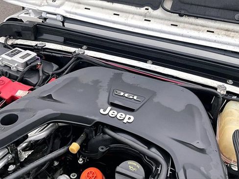 Used 2018 Jeep Wrangler Unlimited Rubicon image 34