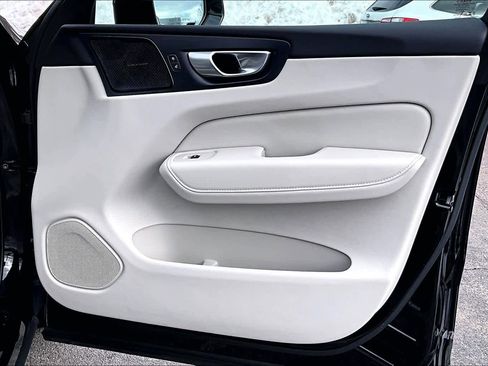 Certified 2023 Volvo XC60 B5 Plus w/ Protection Package Premier image 22