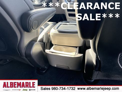 Used 2022 Chrysler Pacifica Touring-L image 37