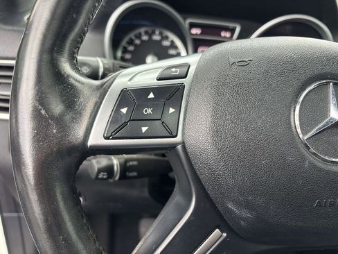 Used 2015 Mercedes-Benz GL 550 4MATIC image 21