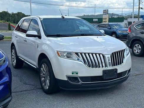 Used 2013 Lincoln MKX FWD image 3