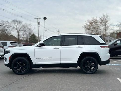 Used 2023 Jeep Grand Cherokee Altitude AWD/4WD image 3
