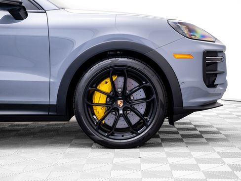 Certified 2025 Porsche Cayenne Turbo GT AWD/4WD image 34