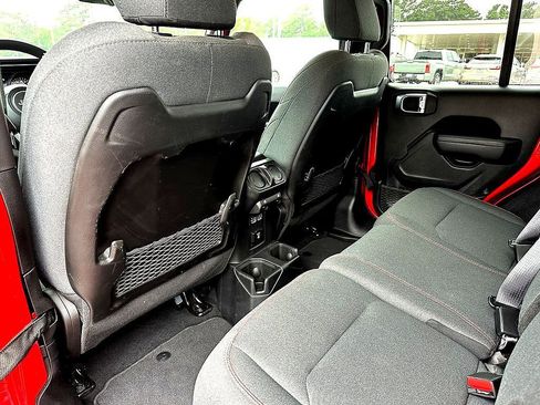 Used 2025 Jeep Wrangler Unlimited Rubicon AWD/4WD image 19