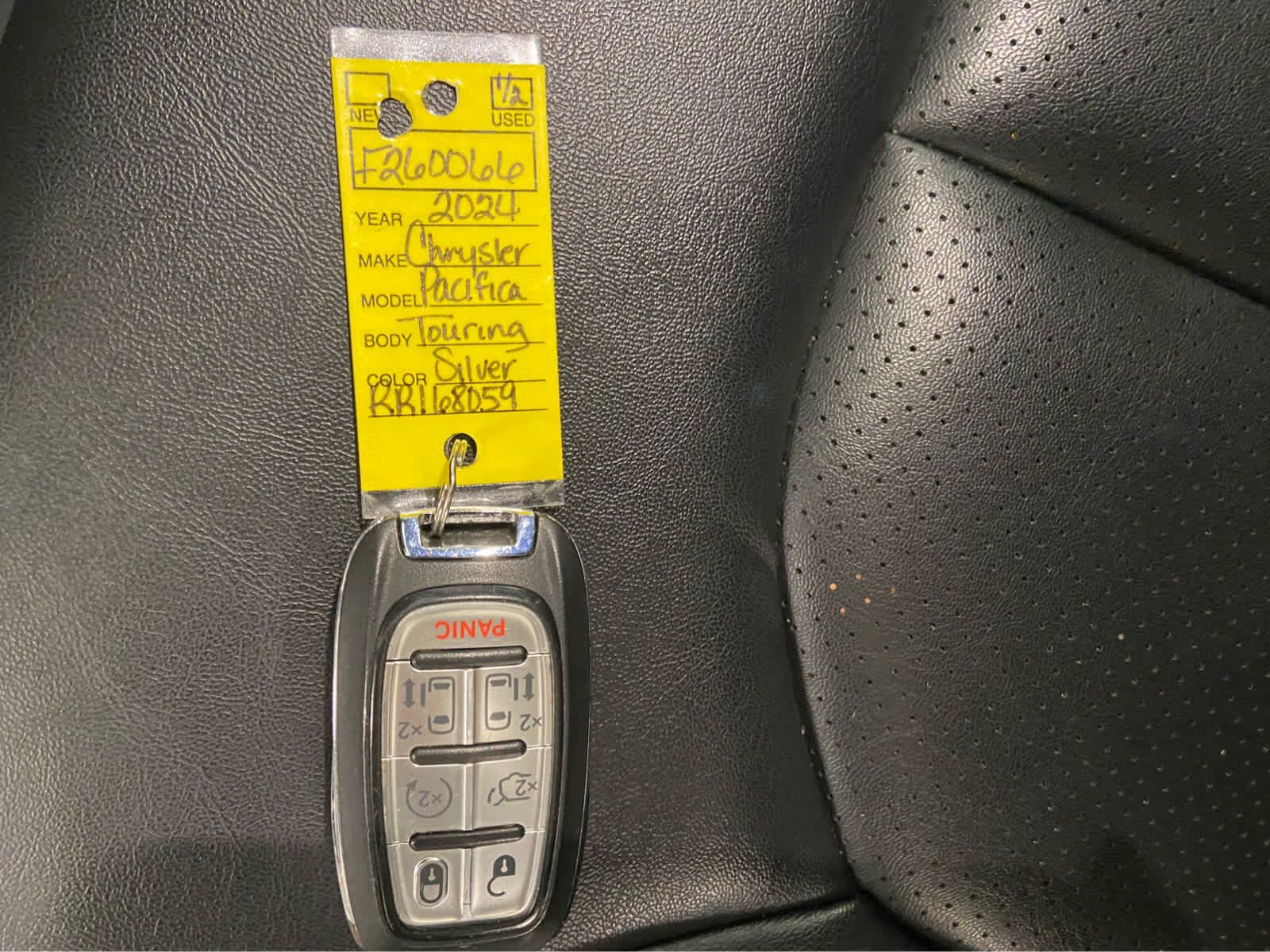 Used 2024 Chrysler Pacifica Touring-L FWD image 39