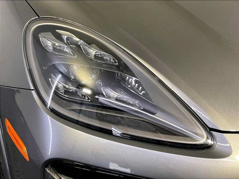 Certified 2022 Porsche Cayenne Turbo AWD/4WD image 12
