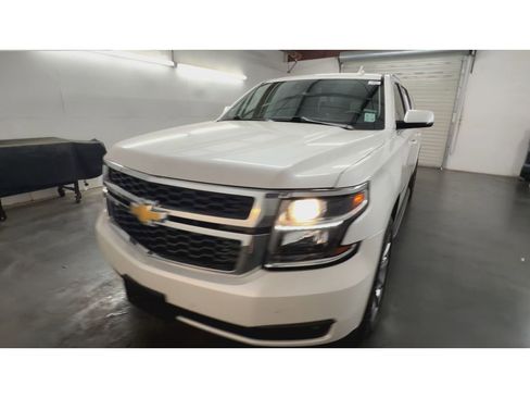 Used 2020 Chevrolet Suburban LT RWD image 3