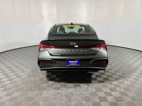 Used 2025 Hyundai Elantra Sport FWD image 7
