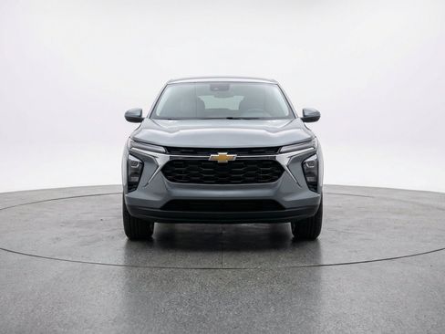 Used 2025 Chevrolet Trax LT w/ LT Convenience Package FWD image 2