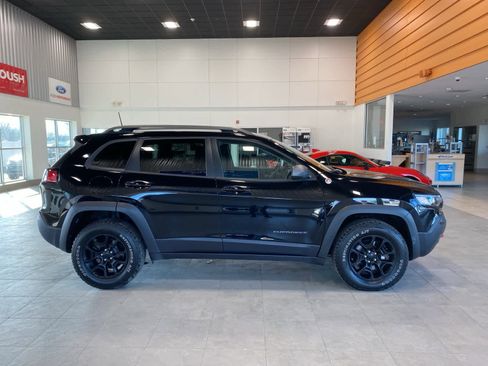Used 2020 Jeep Cherokee Trailhawk w/ Comfort & Convenience Group image 6