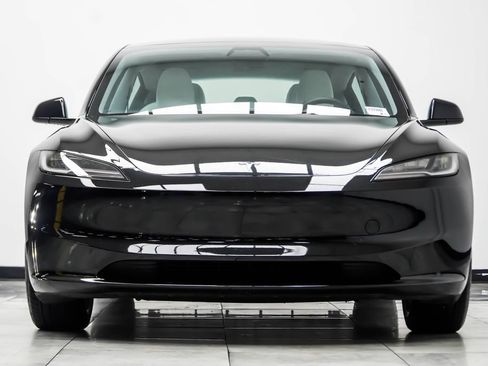 Used 2025 Tesla Model 3 Long Range RWD image 9